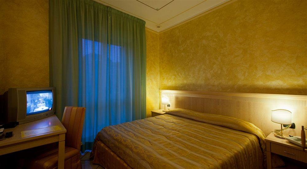 Mannu Hotel Bosa Esterno foto