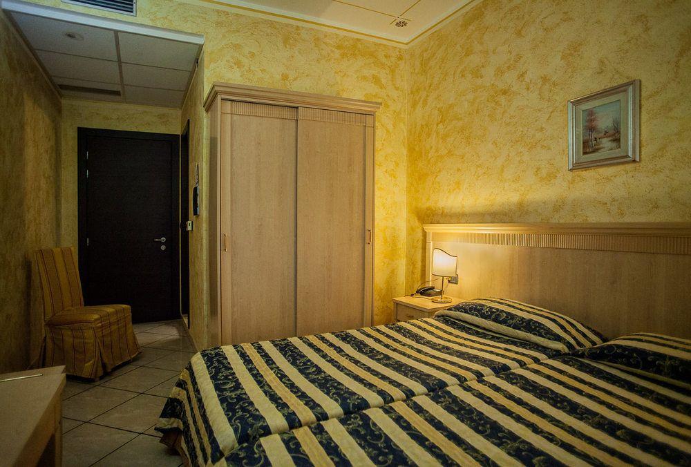 Mannu Hotel Bosa Esterno foto