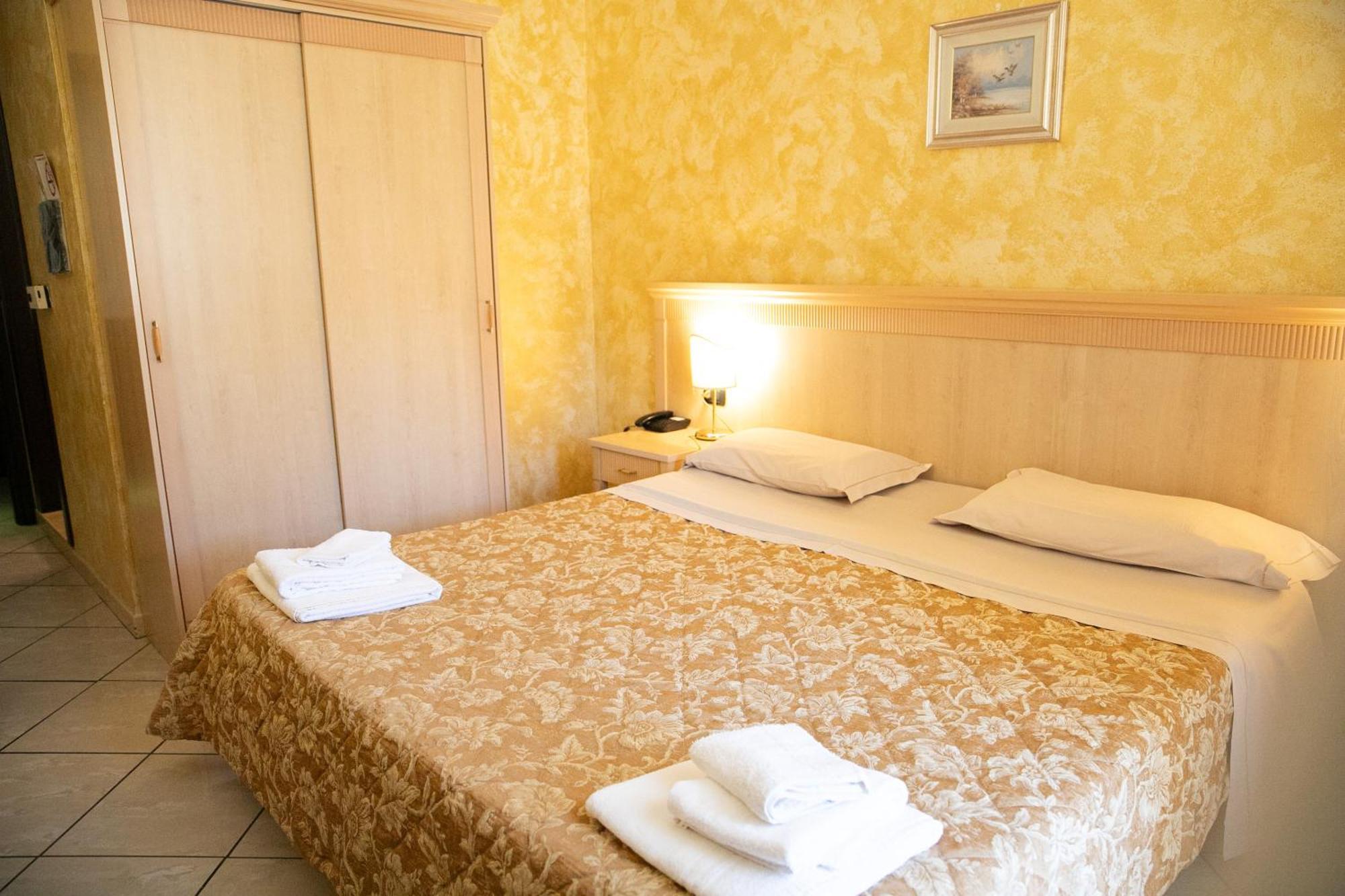 Mannu Hotel Bosa Esterno foto