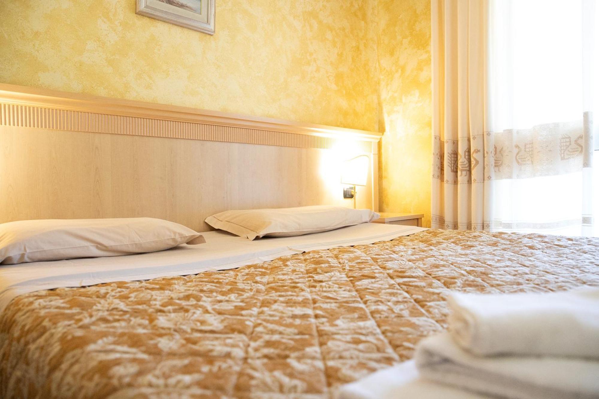 Mannu Hotel Bosa Esterno foto