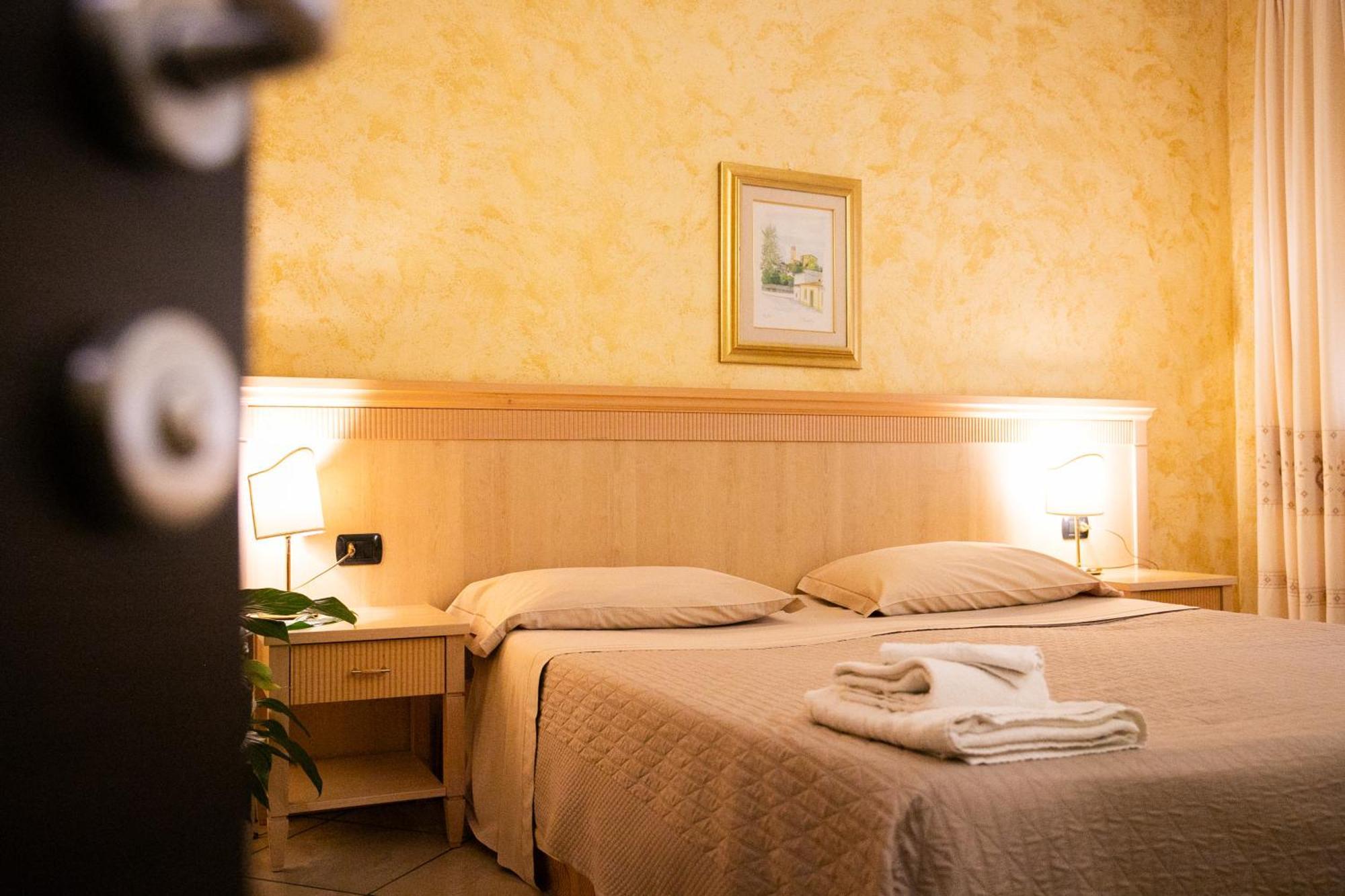 Mannu Hotel Bosa Esterno foto