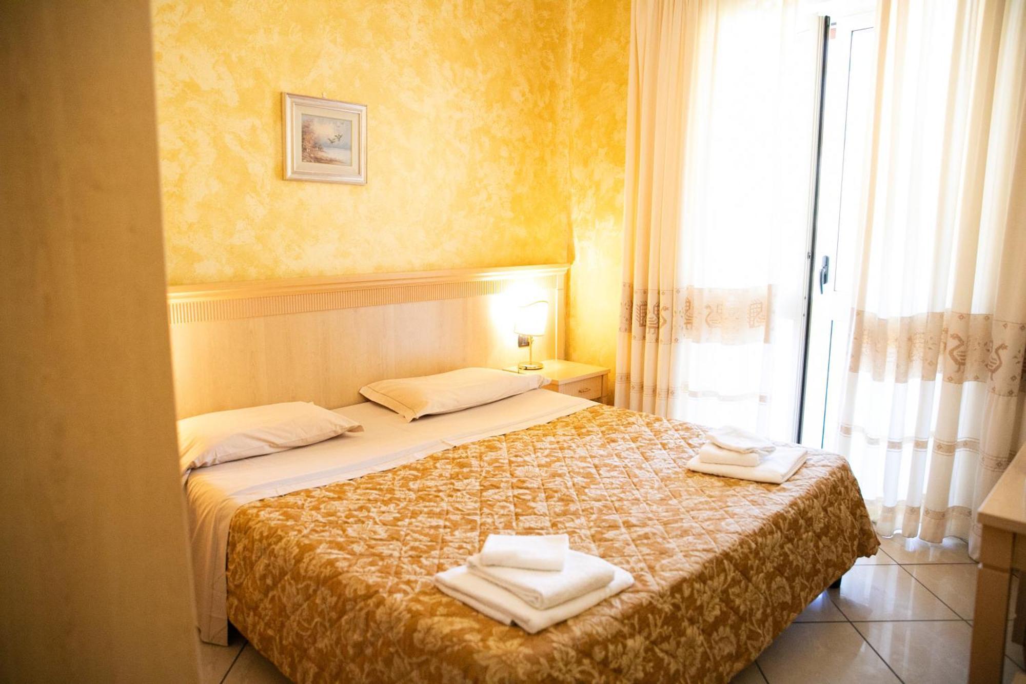 Mannu Hotel Bosa Esterno foto