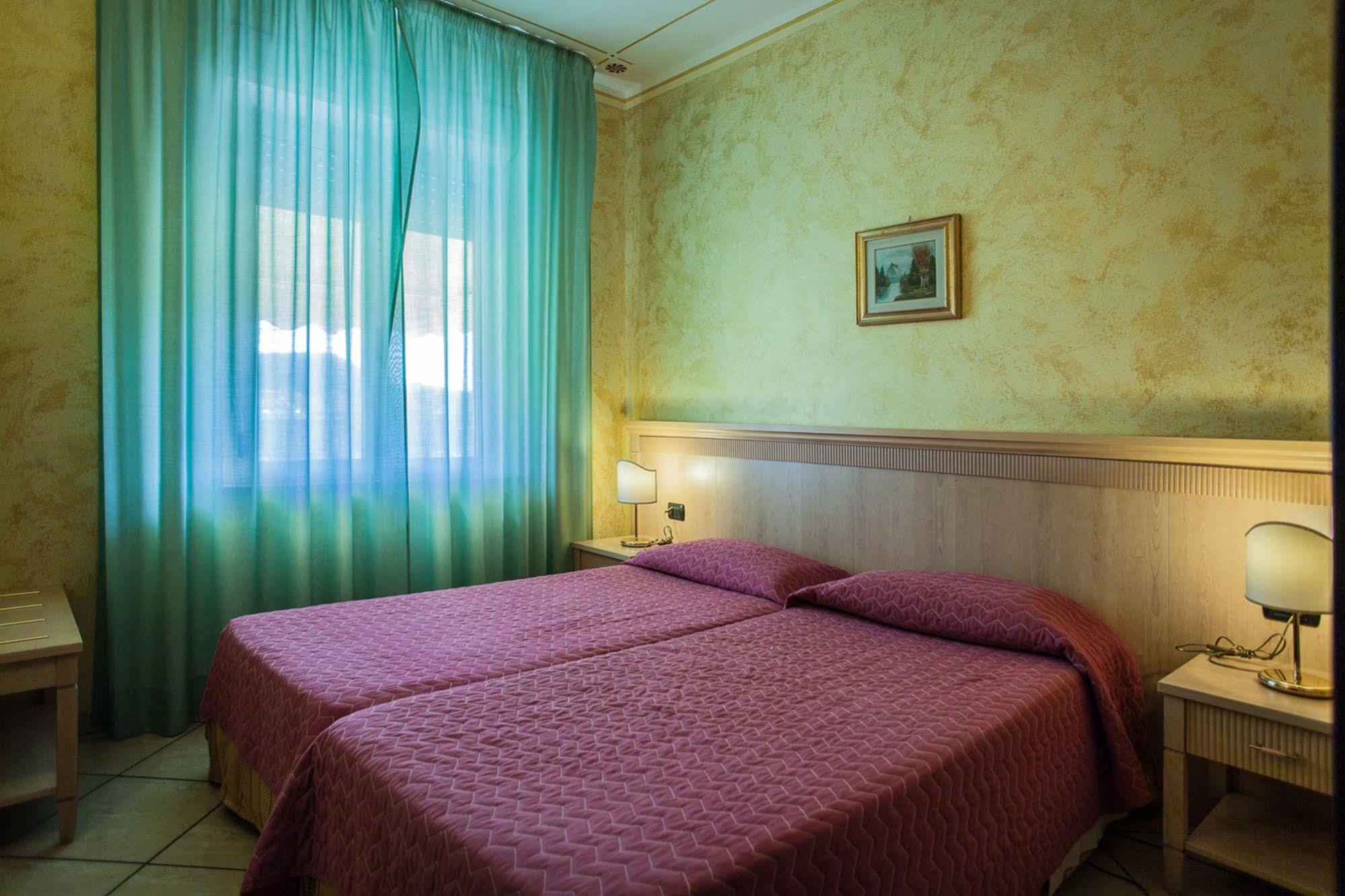 Mannu Hotel Bosa Esterno foto