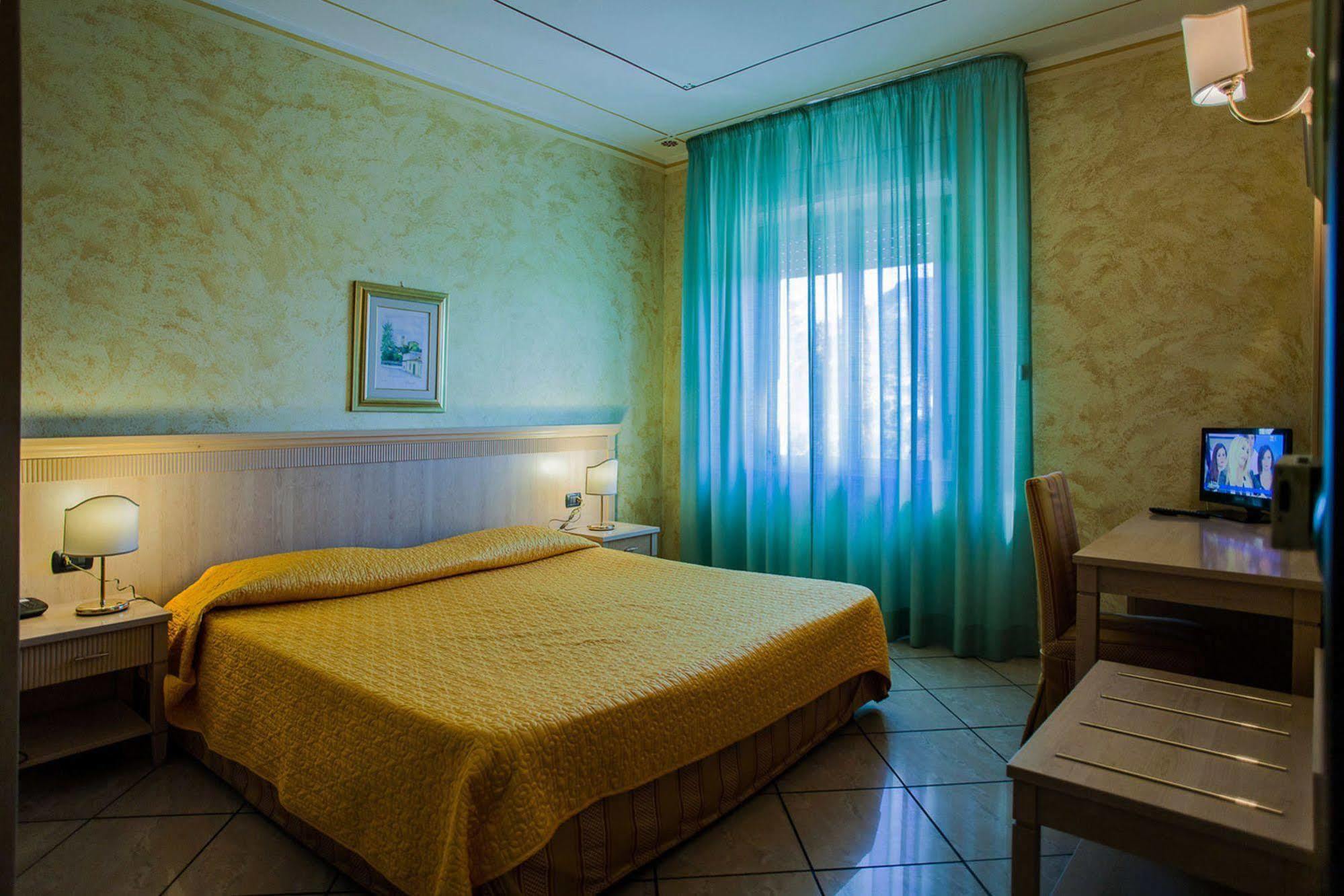 Mannu Hotel Bosa Esterno foto