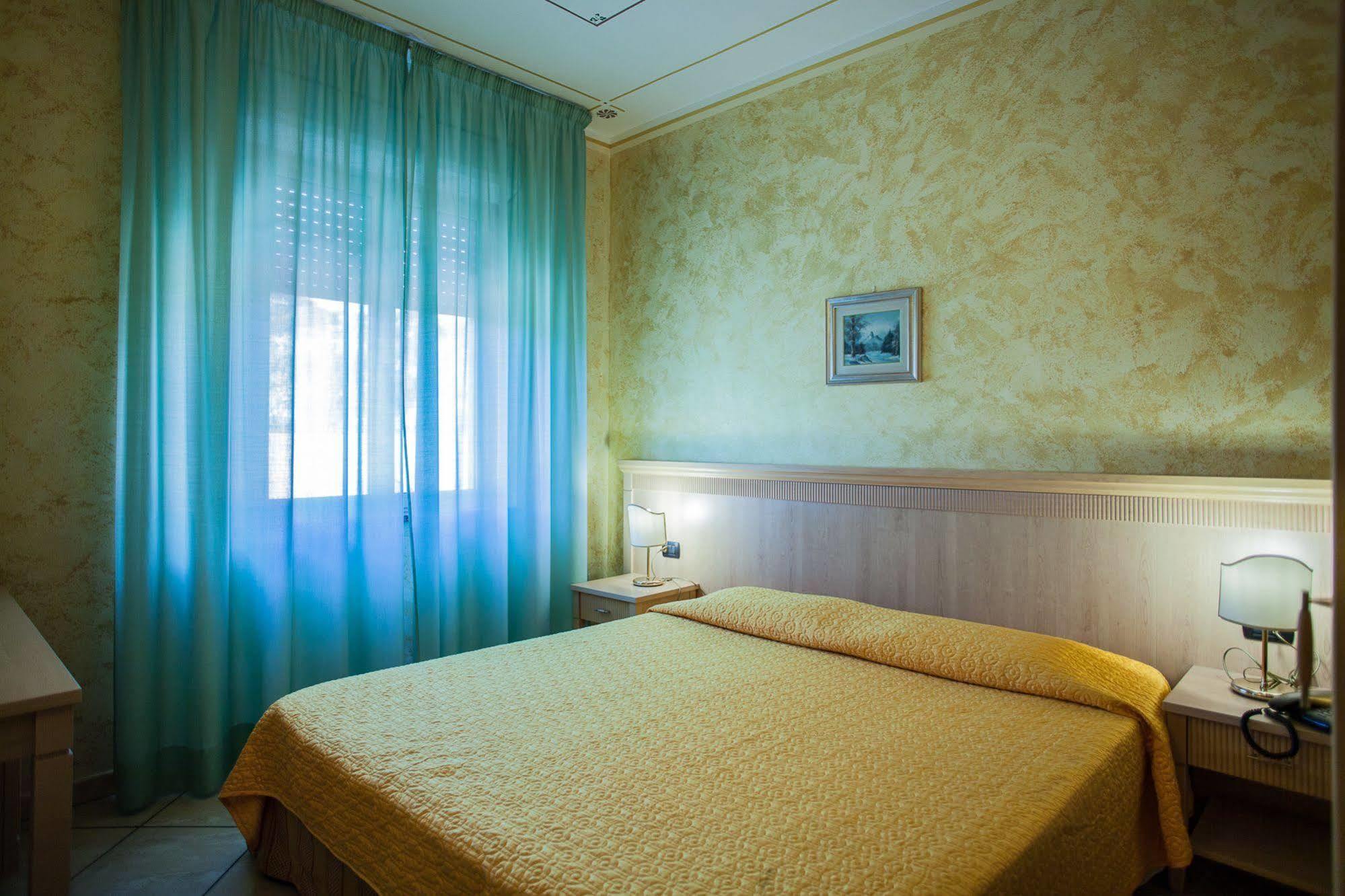 Mannu Hotel Bosa Esterno foto