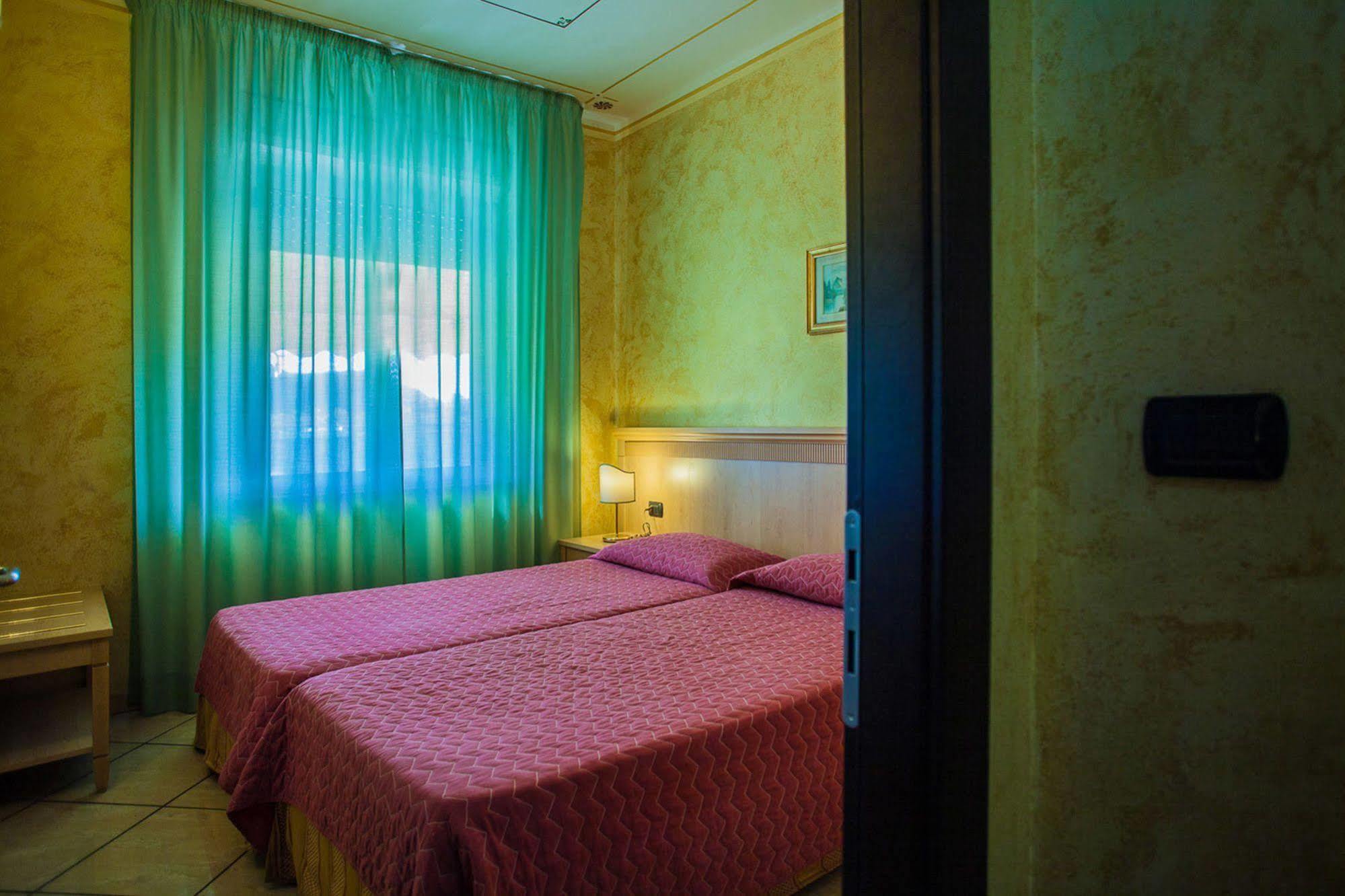 Mannu Hotel Bosa Esterno foto