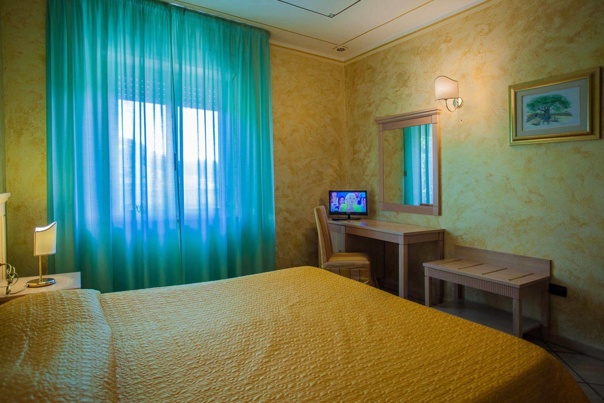 Mannu Hotel Bosa Esterno foto