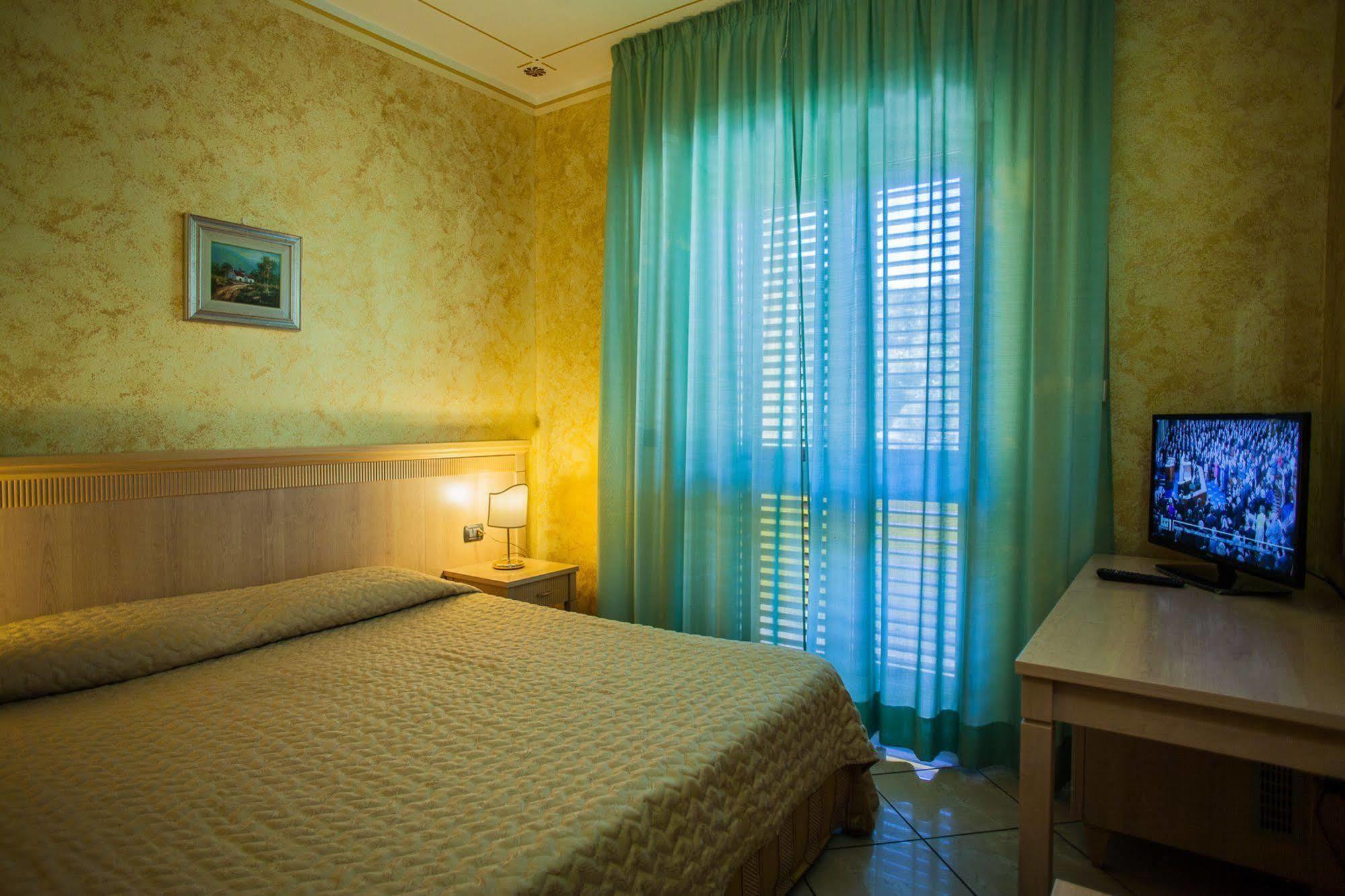 Mannu Hotel Bosa Esterno foto