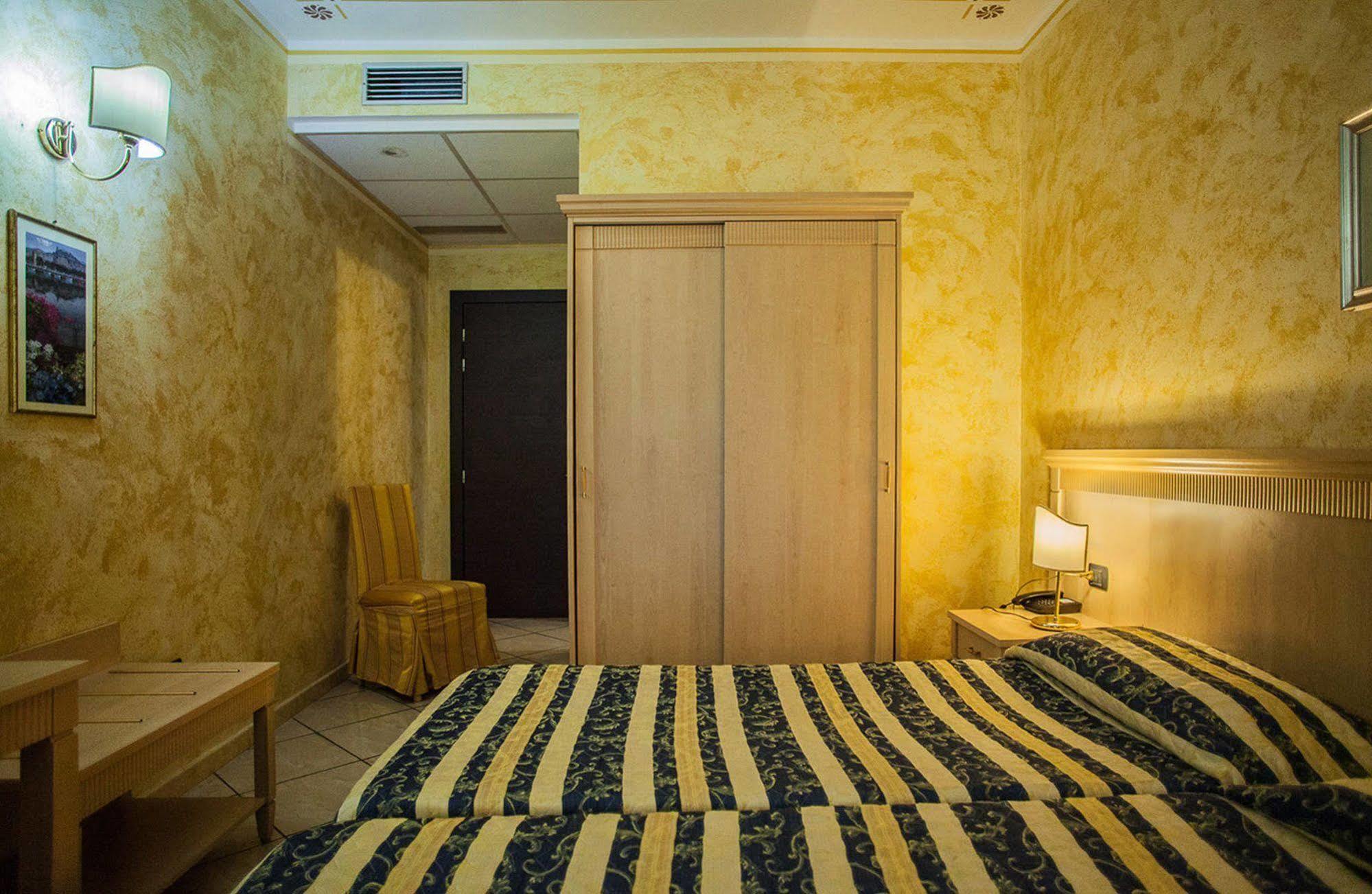 Mannu Hotel Bosa Esterno foto